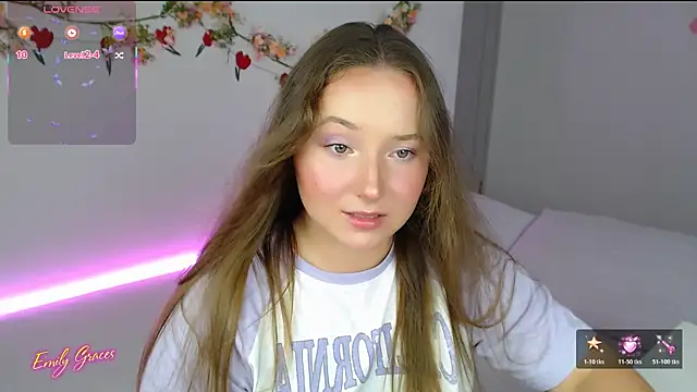 Snapshot of EmilyxxGraces chatting on 13, 7, 2026 EmilyxxGraces online show from 13, 7, 2026