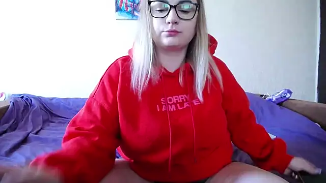 Snapshot of YourSwetiwGirl chatting on 28, 4, 2026 YourSwetiwGirl online show from 28, 4, 2026