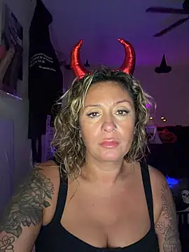 Snapshot of bossyroxy84 chatting on 27, 10, 2025 bossyroxy84 online show from 27, 10, 2025