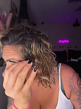 Snapshot of bossyroxy84 chatting on 8, 11, 2025 bossyroxy84 online show from 8, 11, 2025