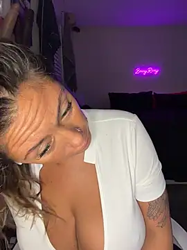 Snapshot of bossyroxy84 chatting on 9, 11, 2025 bossyroxy84 online show from 9, 11, 2025