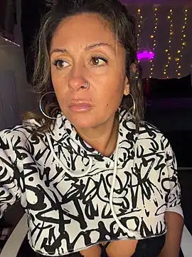 Snapshot of bossyroxy84 chatting on 11, 11, 2025 bossyroxy84 online show from 11, 11, 2025