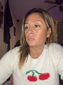 Snapshot of bossyroxy84 chatting on 12, 11, 2025 bossyroxy84 online show from 12, 11, 2025