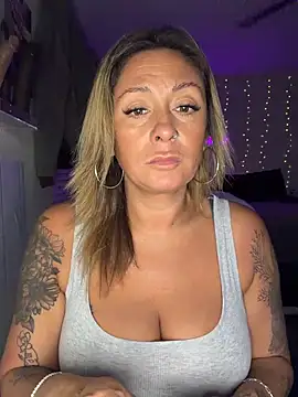 Snapshot of bossyroxy84 chatting on 16, 11, 2025 bossyroxy84 online show from 16, 11, 2025