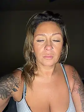 Snapshot of bossyroxy84 chatting on 18, 11, 2025 bossyroxy84 online show from 18, 11, 2025