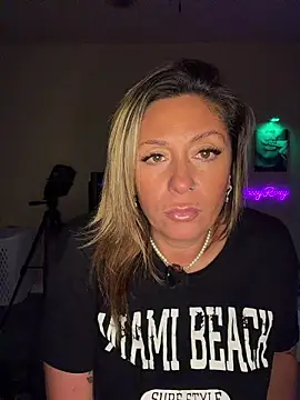 Snapshot of bossyroxy84 chatting on 30, 11, 2025 bossyroxy84 online show from 30, 11, 2025