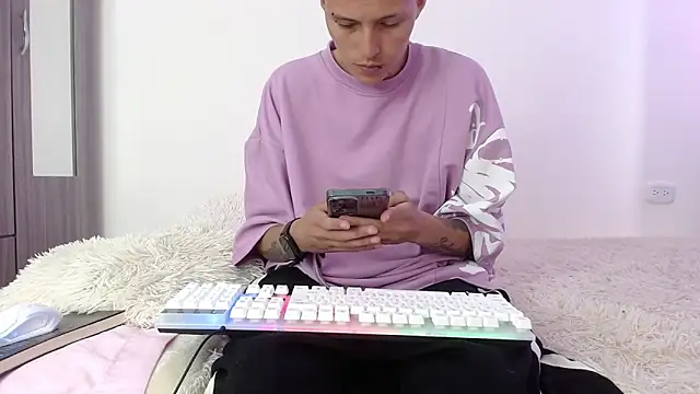 Snapshot of duo_peludoo chatting on 28, 10, 2025 duo peludoo online show from 28, 10, 2025