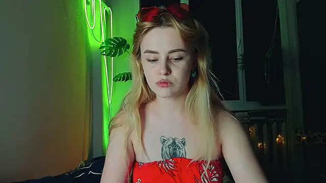 Alexa Pirs online show from 3, 3, 2025