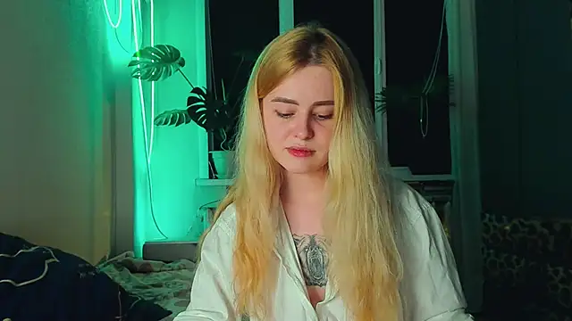 Alexa Pirs online show from 5, 3, 2025