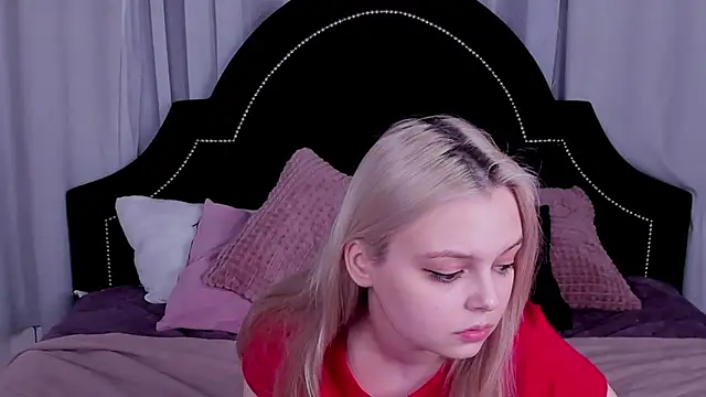 CLAIRE VOGT online show from 7, 3, 2025