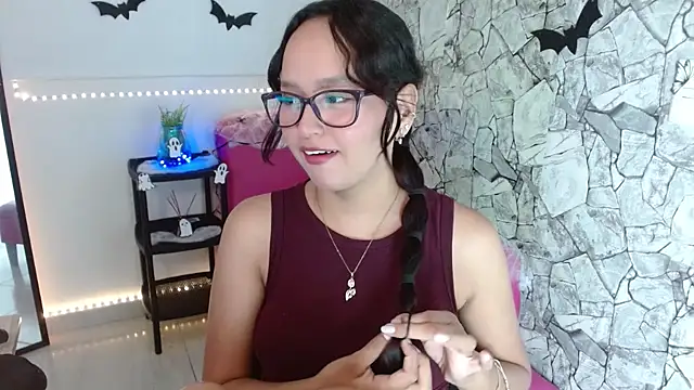 Emilybateee online show from 17, 10, 2025