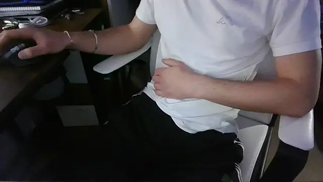 Manuhot001 online show from 17, 3, 2025