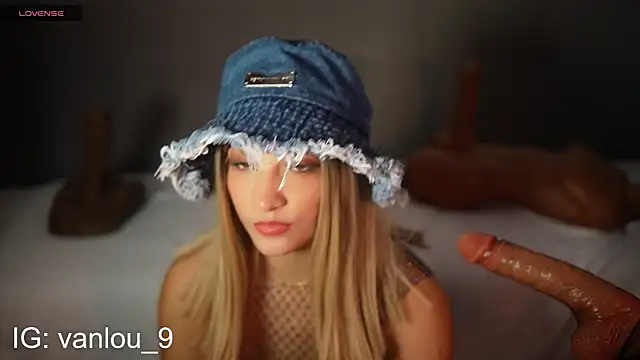 Snapshot of Vaniluu_9 chatting on 19, 11, 2025 Vaniluu 9 online show from 19, 11, 2025