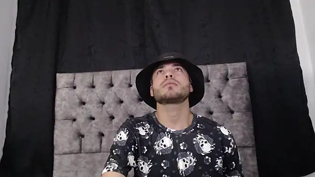 Snapshot of aczino_vel chatting on 14, 2, 2025 aczino vel online show from 14, 2, 2025