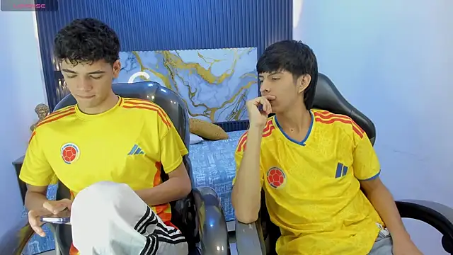 Snapshot of Estiv18_ chatting on 7, 7, 2026 Estiv18 online show from 7, 7, 2026