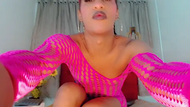 Snapshot of katha_Crawford chatting on 4, 12, 2025 katha Crawford online show from 4, 12, 2025