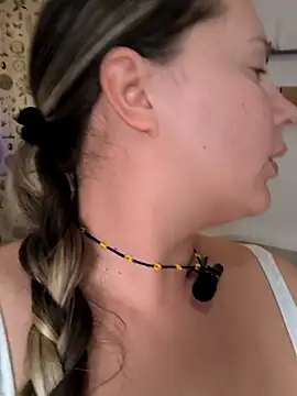 Mona Plus online show from 8, 10, 2025