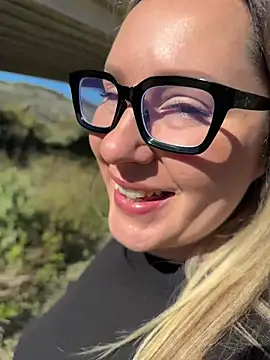 Mona Plus online show from 17, 3, 2026