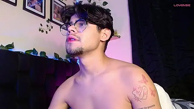 Snapshot of isaac-saenz chatting on 18, 2, 2025 isaac-saenz online show from 18, 2, 2025