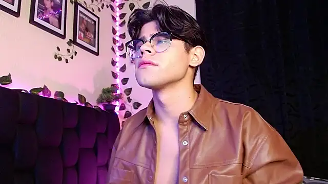 Snapshot of isaac-saenz chatting on 19, 2, 2025 isaac-saenz online show from 19, 2, 2025