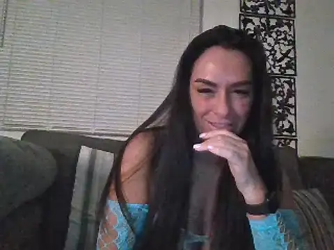 Snapshot of Layla_Gilf_Mae chatting on 1, 3, 2025 Layla Gilf Mae online show from 1, 3, 2025