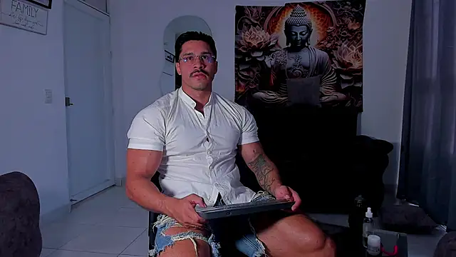 Valentino Dosantos  online show from 8, 11, 2025