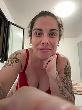 Snapshot of Lar0uch chatting on 10, 3, 2025 Lar0uch online show from 10, 3, 2025