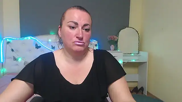 Snapshot of DianaMGG chatting on 27, 4, 2026 DianaMGG online show from 27, 4, 2026