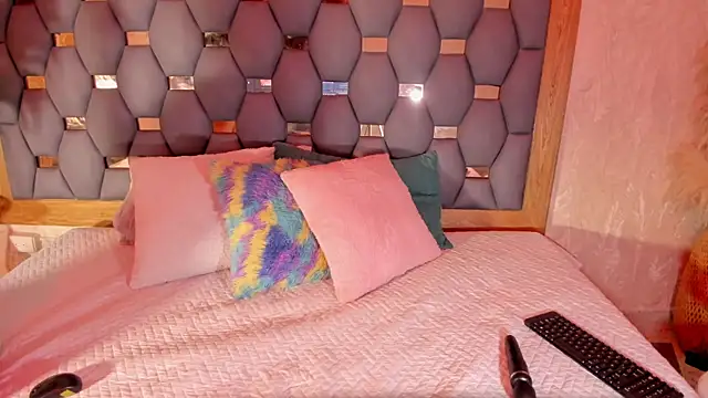 hillary uckerman  online show from 16, 3, 2025