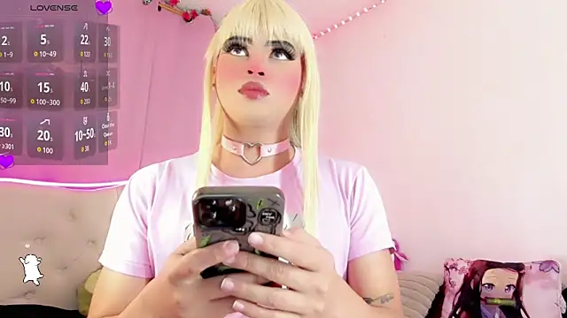 Snapshot of BabyNaomi2 chatting on 10, 9, 2025 BabyNaomi2 online show from 10, 9, 2025