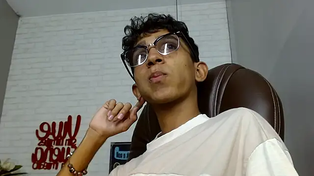 Snapshot of Martin_Linares chatting on 5, 3, 2025 Martin Linares online show from 5, 3, 2025