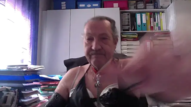 HMStraps01 online show from 30, 3, 2026