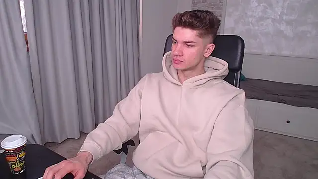 MaxKaiden online show from 5, 4, 2026