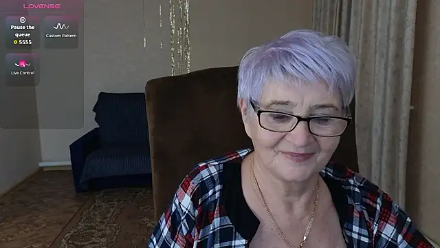 Snapshot of Sandra_Snowflake chatting on 5, 1, 2026 Sandra Snowflake online show from 5, 1, 2026