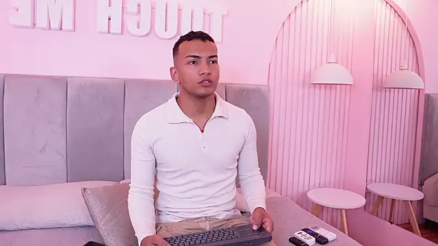 Rafa2004Cruz online show from 24, 2, 2026