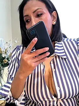 Snapshot of Mrsvictoriaaa chatting on 18, 12, 2025 Mrsvictoriaaa online show from 18, 12, 2025