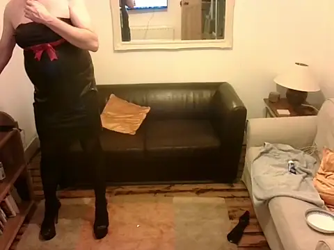 maninhighheelsxh online show from 16, 3, 2026