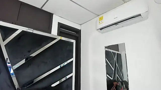 Snapshot of Rubyxht chatting on 13, 11, 2025 Rubyxht online show from 13, 11, 2025