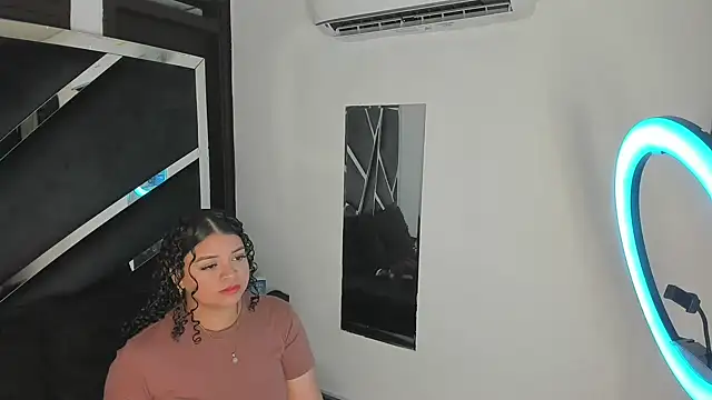 Snapshot of Rubyxht chatting on 5, 12, 2025 Rubyxht online show from 5, 12, 2025