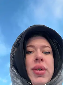 AlishaPrettyBlade online show from 6, 1, 2026