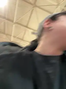 AlishaPrettyBlade online show from 5, 4, 2026