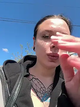 AlishaPrettyBlade online show from 25, 5, 2026