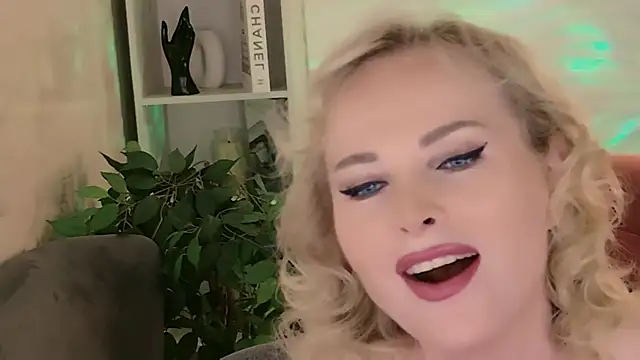 Snapshot of Sandra_Kind chatting on 2, 7, 2026 Sandra Kind online show from 2, 7, 2026