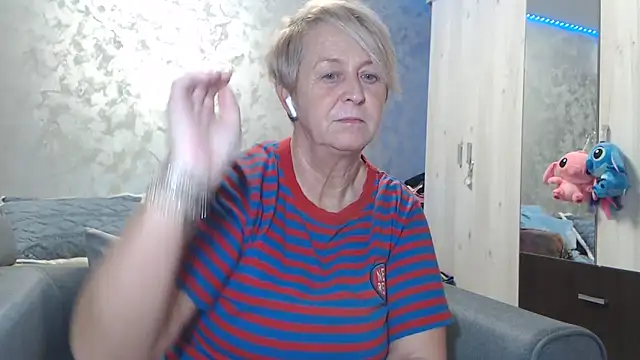 Snapshot of RosesandLillies chatting on 2, 2, 2026 RosesandLillies online show from 2, 2, 2026