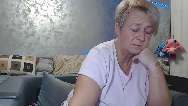 Snapshot of RosesandLillies chatting on 10, 2, 2026 RosesandLillies online show from 10, 2, 2026