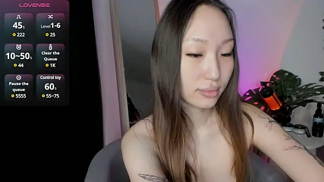 Christine Carlson online show from 7, 3, 2025