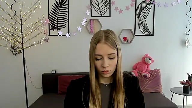 AnnNorriss online show from 18, 2, 2025