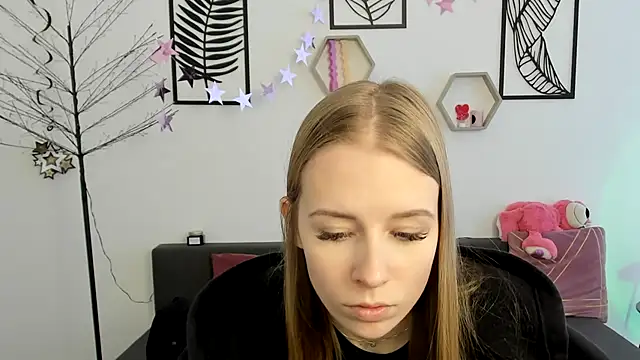 AnnNorriss online show from 19, 2, 2025