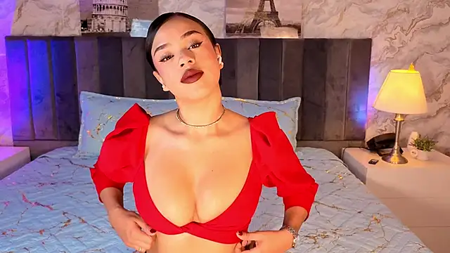 Snapshot of LiaHilton2 chatting on 10, 10, 2025 LiaHilton2 online show from 10, 10, 2025