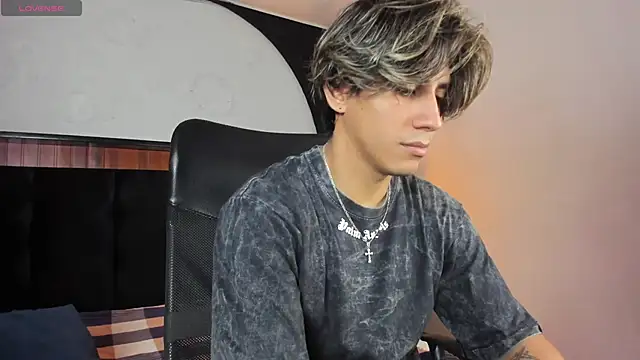 Snapshot of Allex_Cano chatting on 12, 9, 2025 Allex Cano online show from 12, 9, 2025